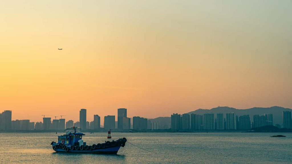 Guia pratico para anunciantes brasileiros encontrarem criadores japoneses (LINE) via streamers e VTubers para impulsionar installs e engajamento.