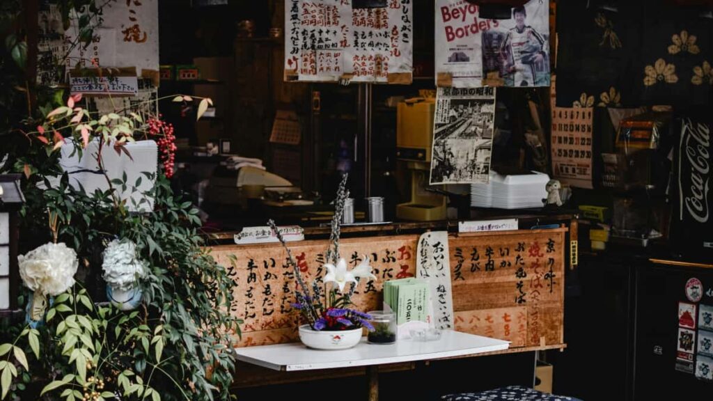 Guia pratico para anunciantes brasileiros encontrarem criadores de Moj na Indonesia, montar campanhas que geram awareness global e evitar erros comuns.