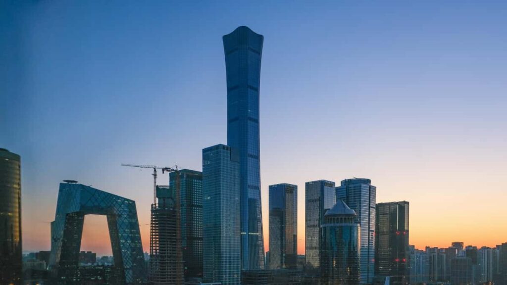 Guia pratico para anunciantes brasileiros encontrarem creators paraguaios no Facebook e rodar micro-influencer product trials com passos, ferramentas e checklist local.