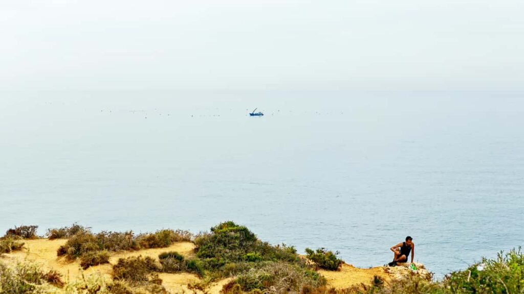 Guia pratico para creators brasileiros que querem alcancar marcas do Bahrein via Discord, ganhar confianca e transformar contatos em patrocinios reais.