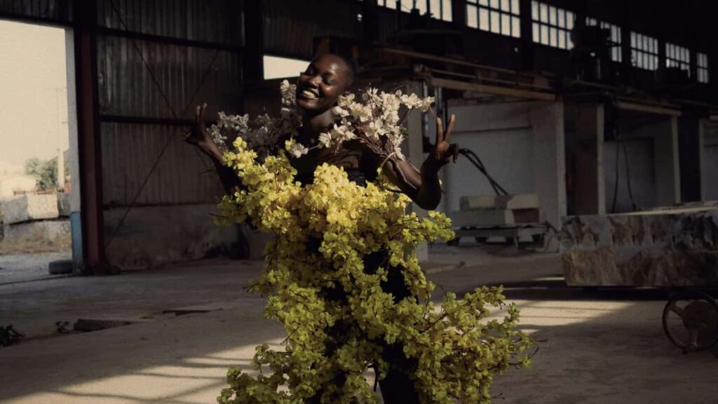 Guia pratico para creators brasileiros sobre como abordar marcas de Oma no Moj e transformar parcerias em receita.