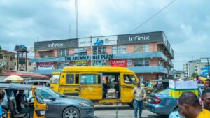 Guia pratico para creators brasileiros contatar marcas do Sri Lanka via KakaoTalk e conseguir reviews de plataformas de ensino.